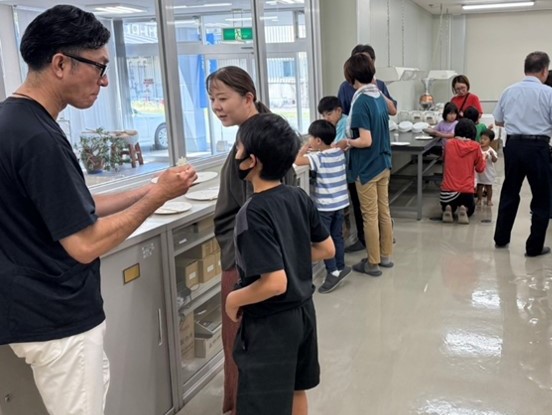 工場見学会を開催　食卓に届くまでの「米づくり」学ぶ