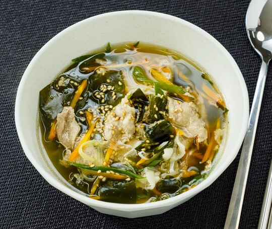 豚肉とわかめの
韓国風スープ