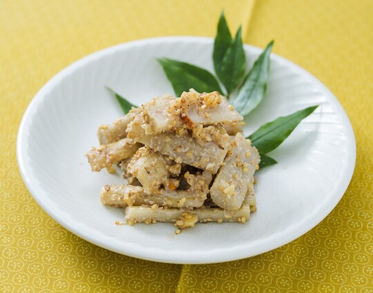 🎍おせち料理🎍
たたきごぼうのナッツ和え