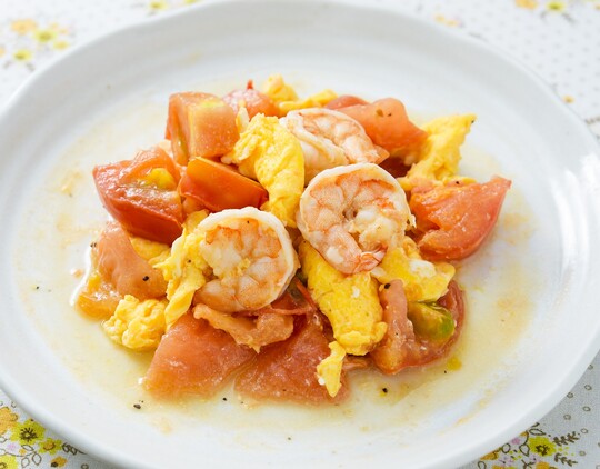 エビとトマトの
ふわふわ卵炒め