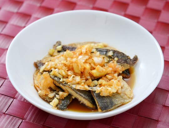 あじのピリ辛ネギソース