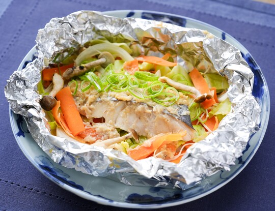 たっぷり野菜と銀サワラの
味噌ホイル焼き