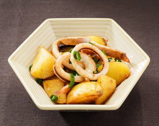 いかとじゃがいもの
バター醤油炒め